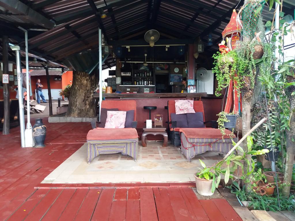 Hollanda Montri Guesthouse Chiang Mai Exterior foto